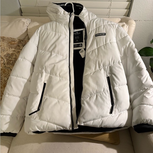 Hollister’s Puffer CollectionXL White - Picture 1 of 5